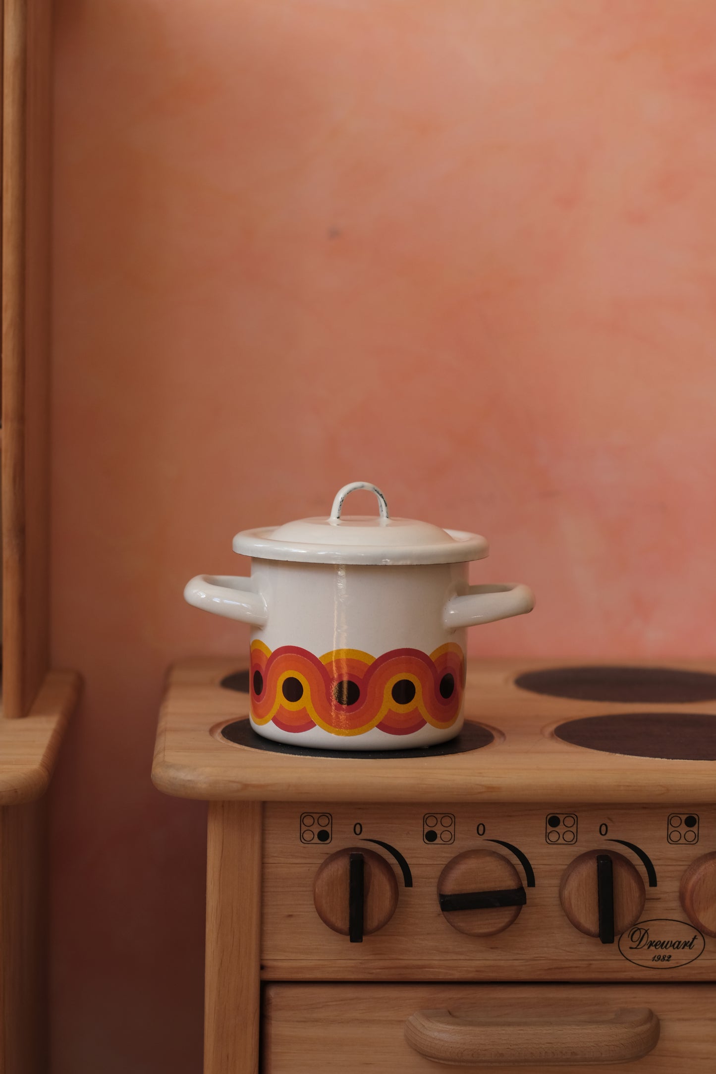 Retro gryte med lokk - 10 cm