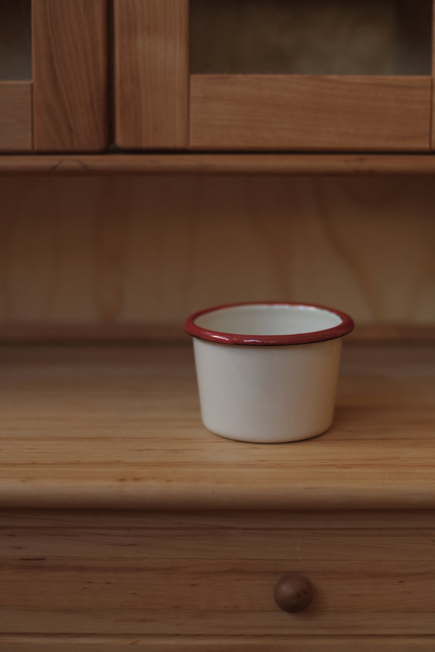 Høy skål - rød kant -  6 cm
