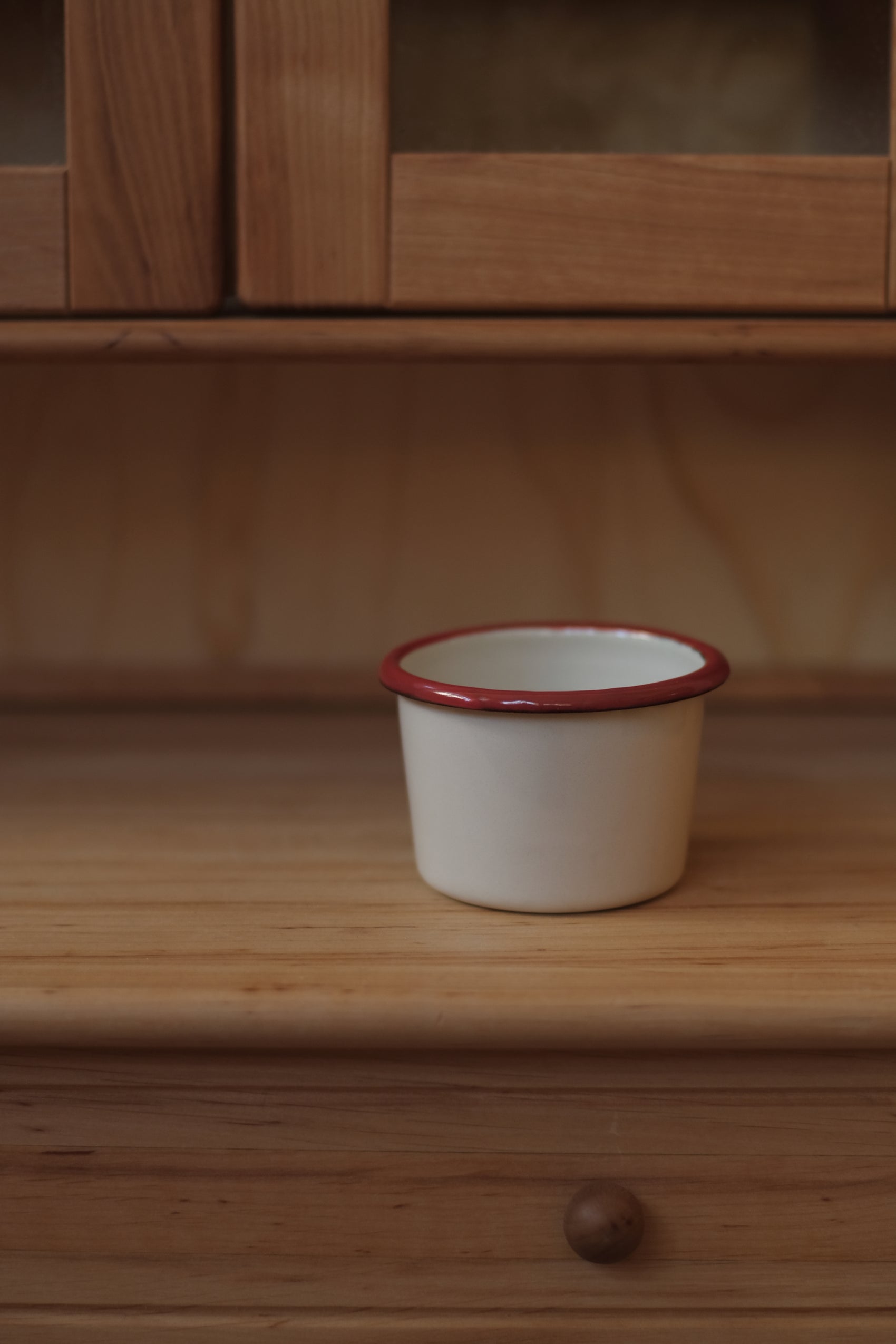 Høy skål - rød kant -  6 cm