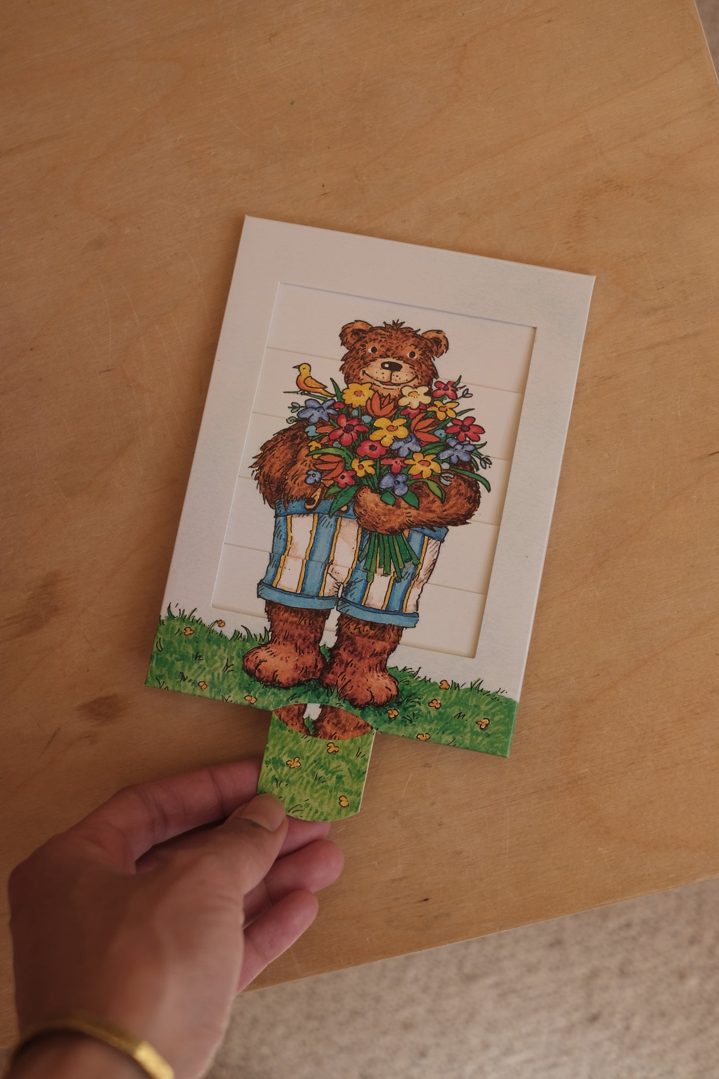 Bevegelig kort - bjørn med blomster