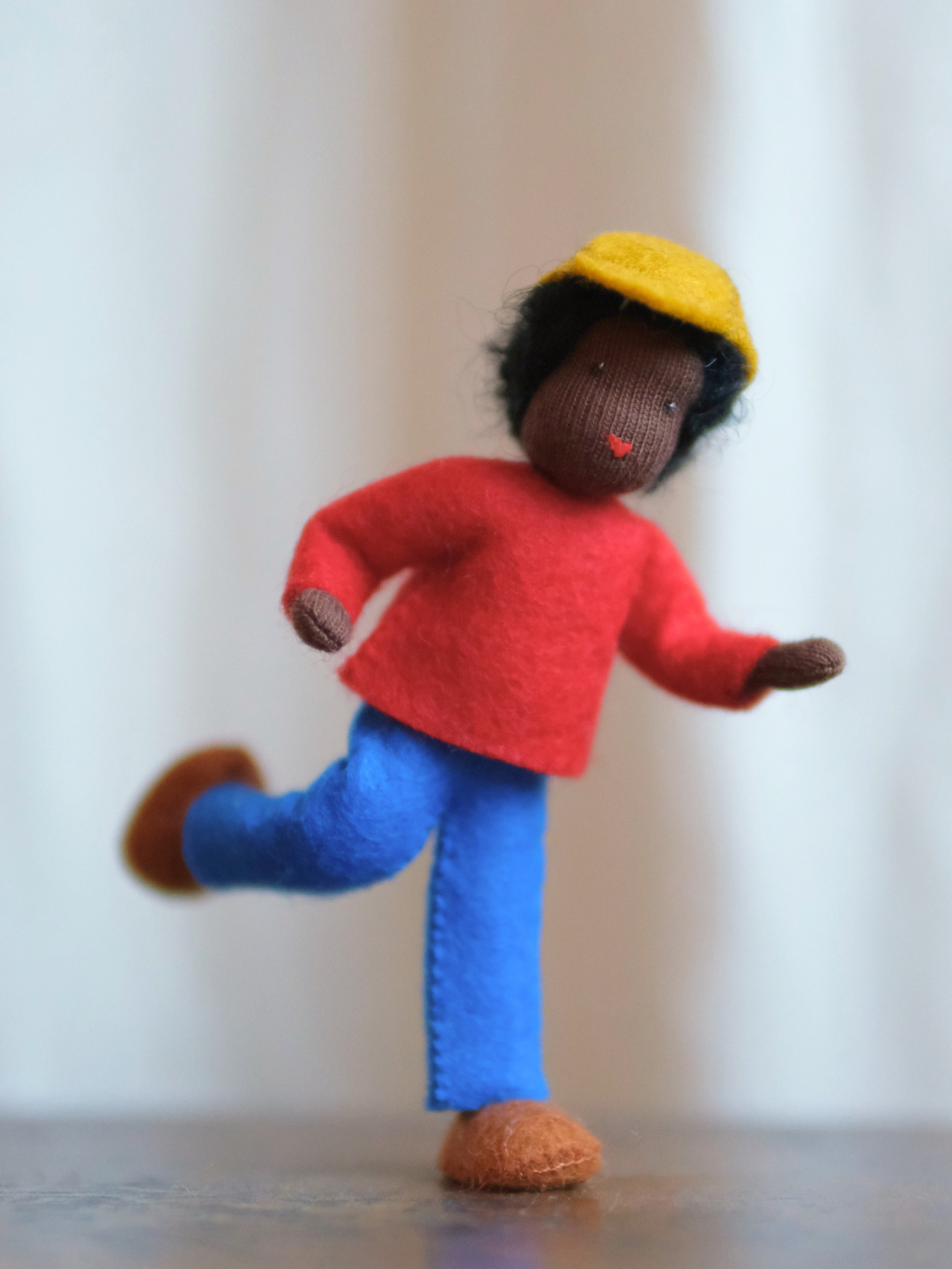 Håndlaget samlefigur i ull - Eddy (9cm)