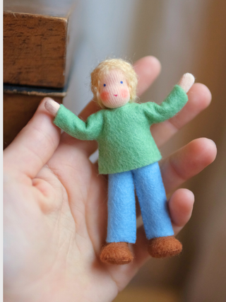 Håndlaget samlefigur i ull - Kalle (9cm)