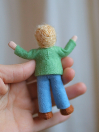 Håndlaget samlefigur i ull - Kalle (9cm)