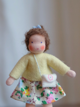 Håndlaget samlefigur i ull - Kathrine (8 cm)