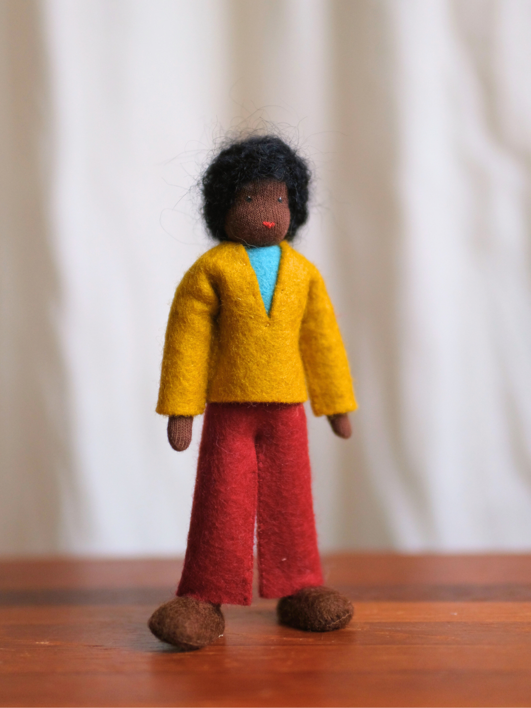 Håndlaget samlefigur i ull - Kris (12 cm)