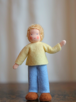 Håndlaget samlefigur i ull - Patrik (9cm)