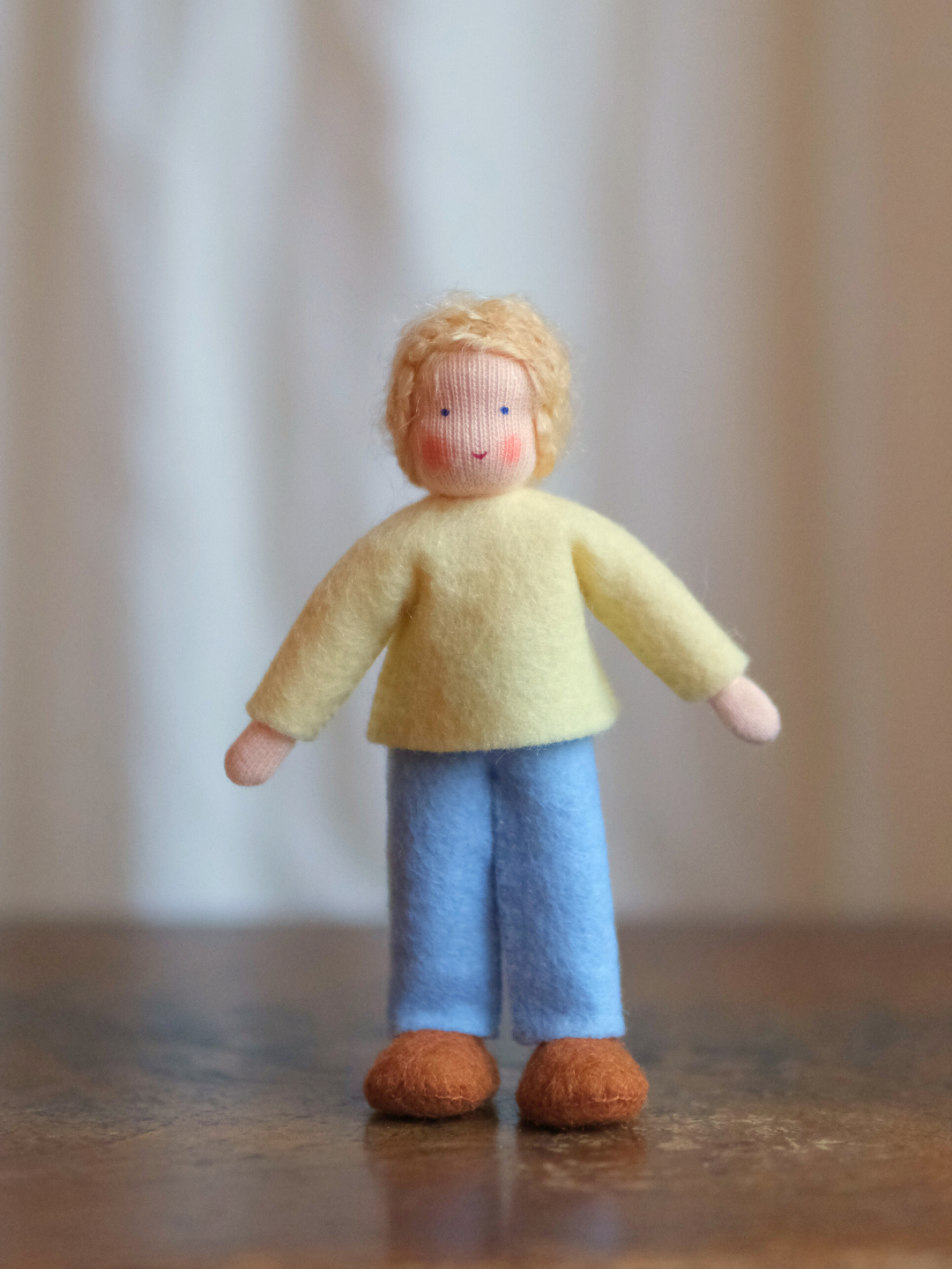 Håndlaget samlefigur i ull - Patrik (9cm)