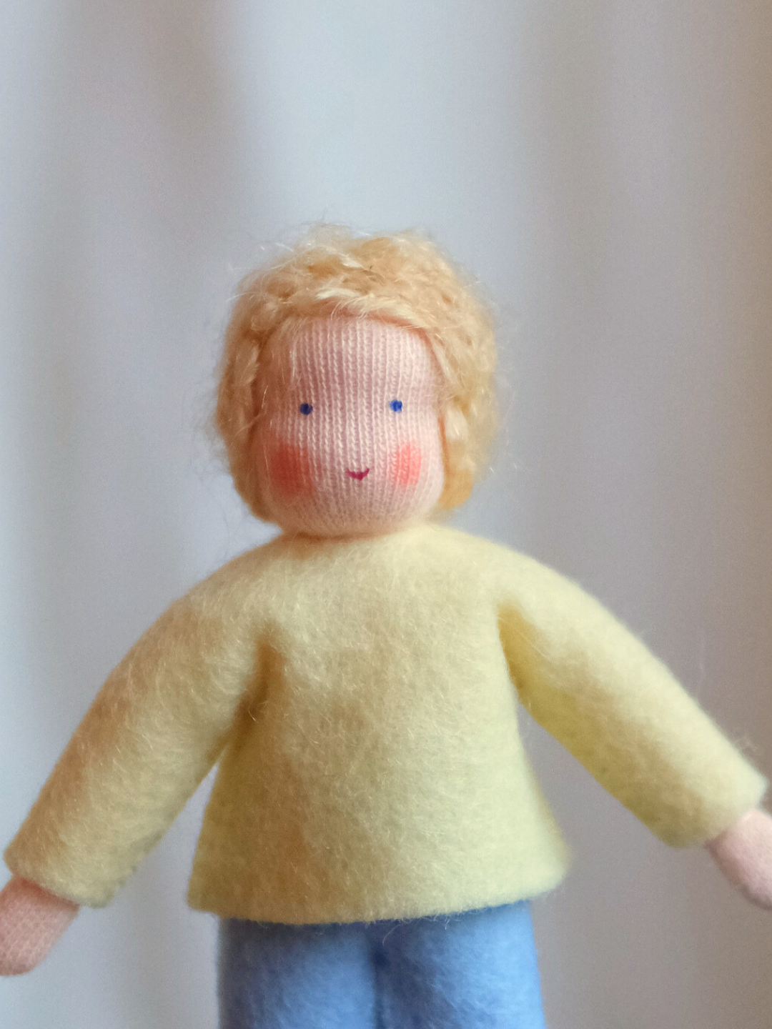 Håndlaget samlefigur i ull - Patrik (9cm)