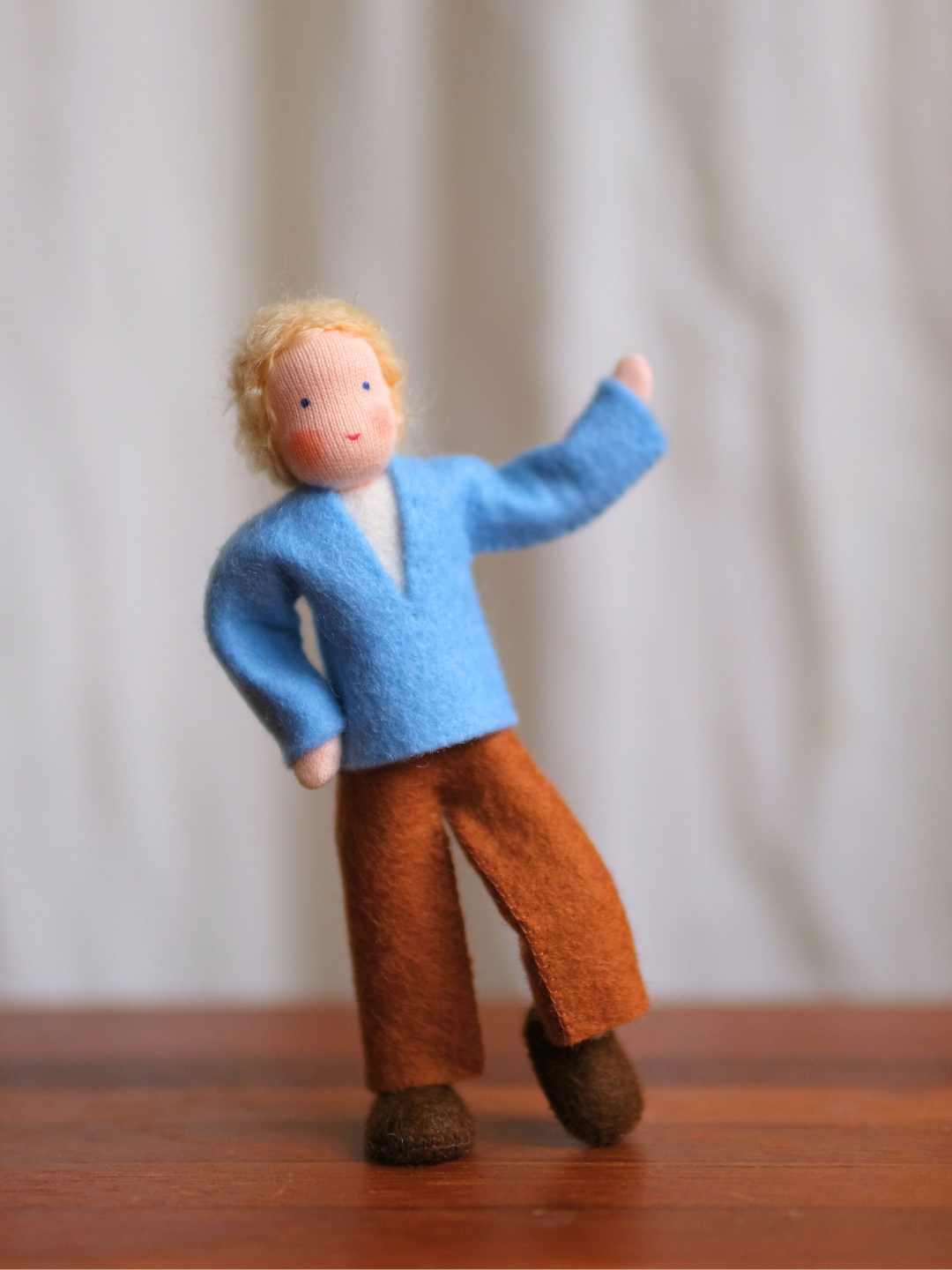 Håndlaget samlefigur i ull - Svend (12 cm)