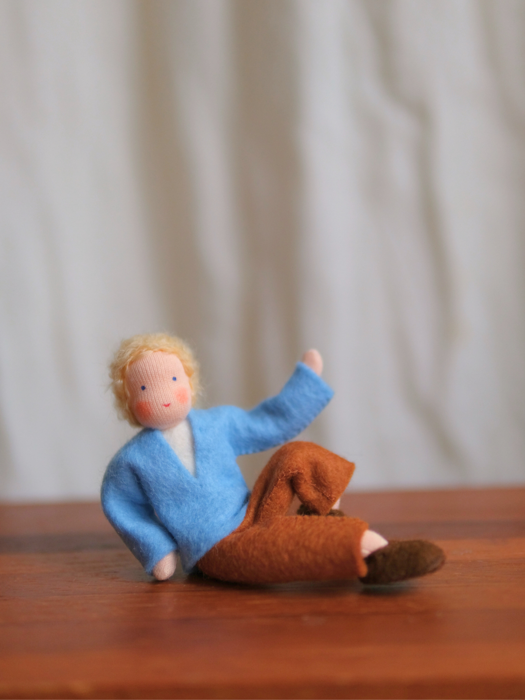 Håndlaget samlefigur i ull - Svend (12 cm)