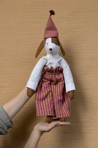 Hund med hatt og slengbukse - 45 cm