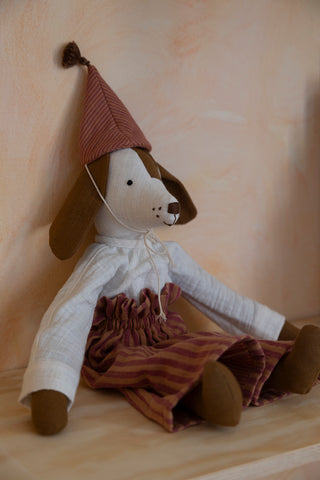 Hund med hatt og slengbukse - 45 cm