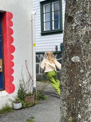 Esther bluse i bomull – justerbar snor