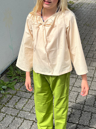 Esther bluse i bomull – justerbar snor