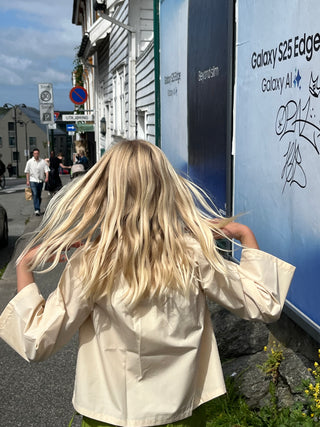 Esther bluse i bomull – justerbar snor