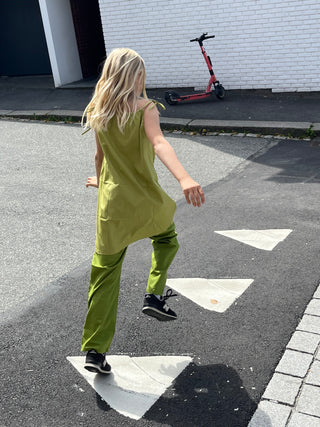Elmo-kjole i bomull – justerbar snor
