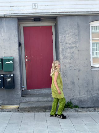 Elmo-kjole i bomull – justerbar snor
