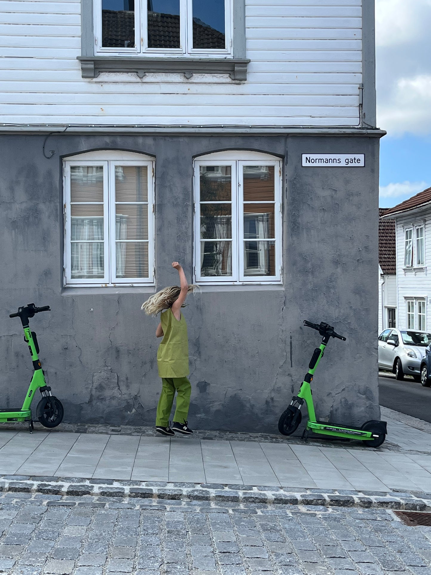 Elmo-kjole i bomull – justerbar snor
