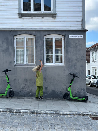 Elmo-kjole i bomull – justerbar snor