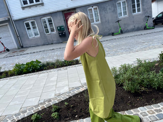 Elmo-kjole i bomull – justerbar snor