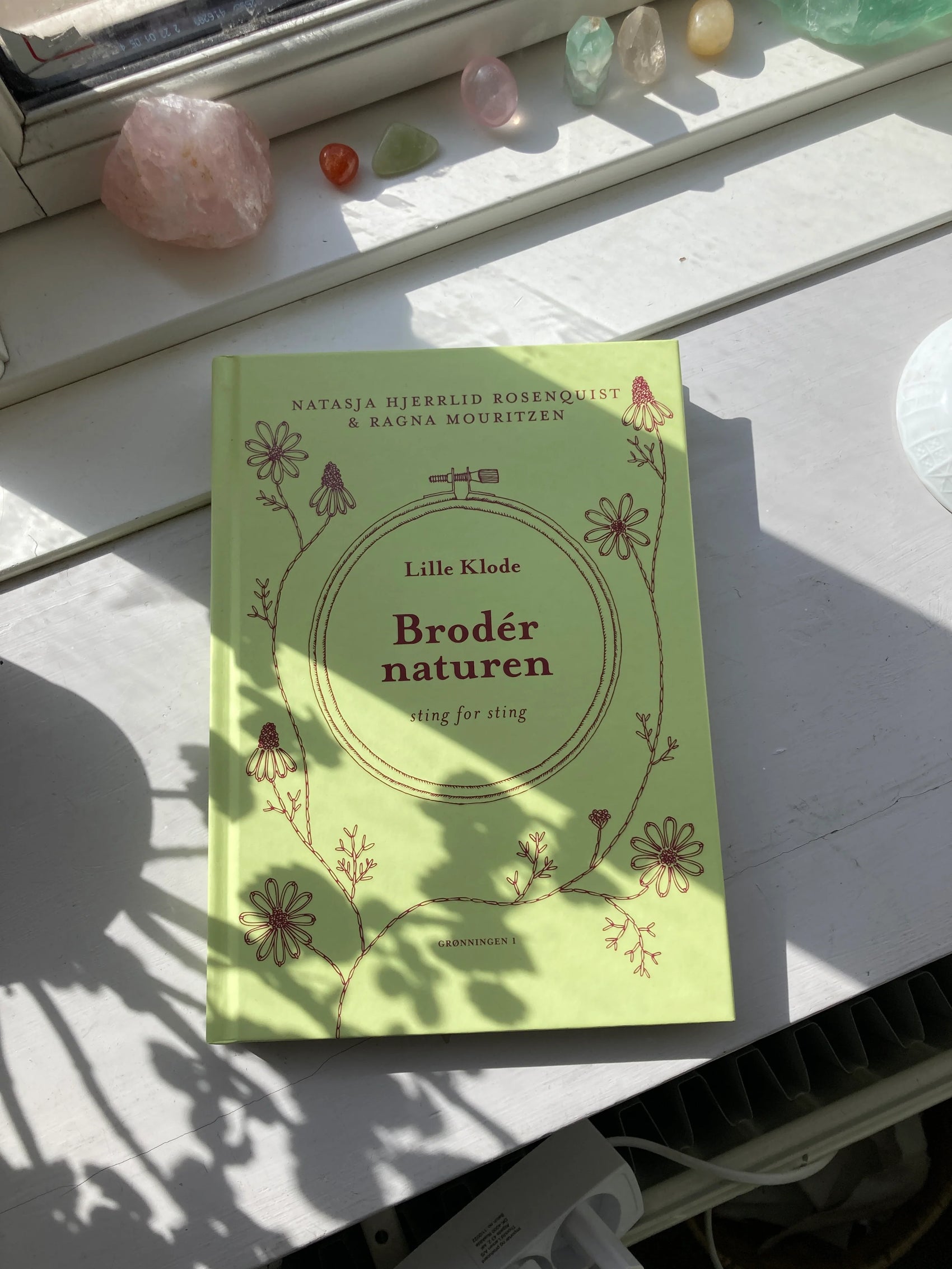 Brodér naturen - Natasja Hjerrild Rosenquist & Ragna Mouritzen