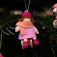 Julebarn på kjelke - jente rosa kjole - hengeullfigur
