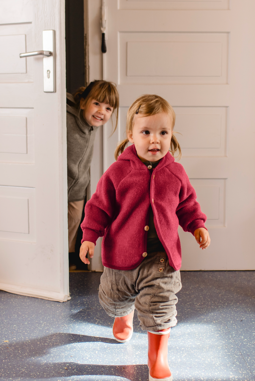 Hettejakke i ullfleece med treknapper