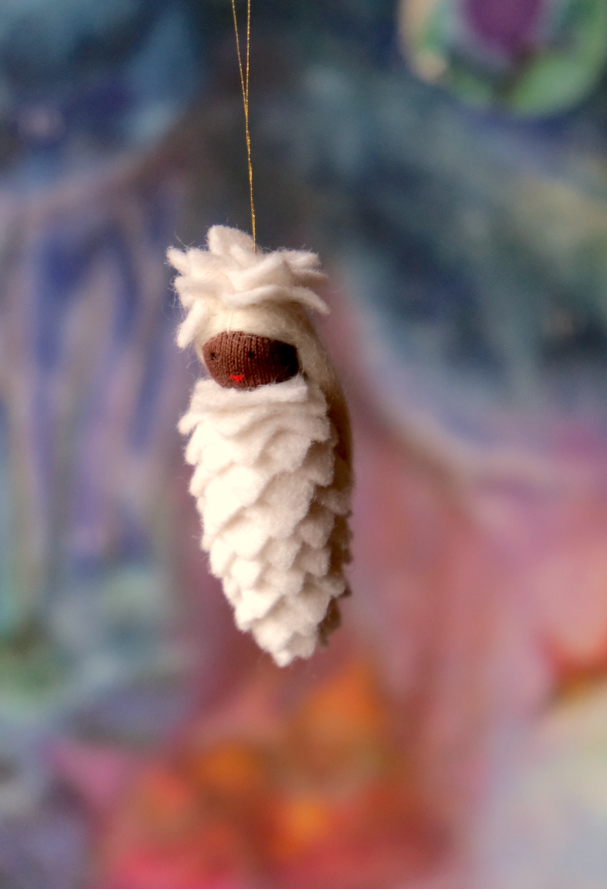 Liten snøkongle - hengeullfigur