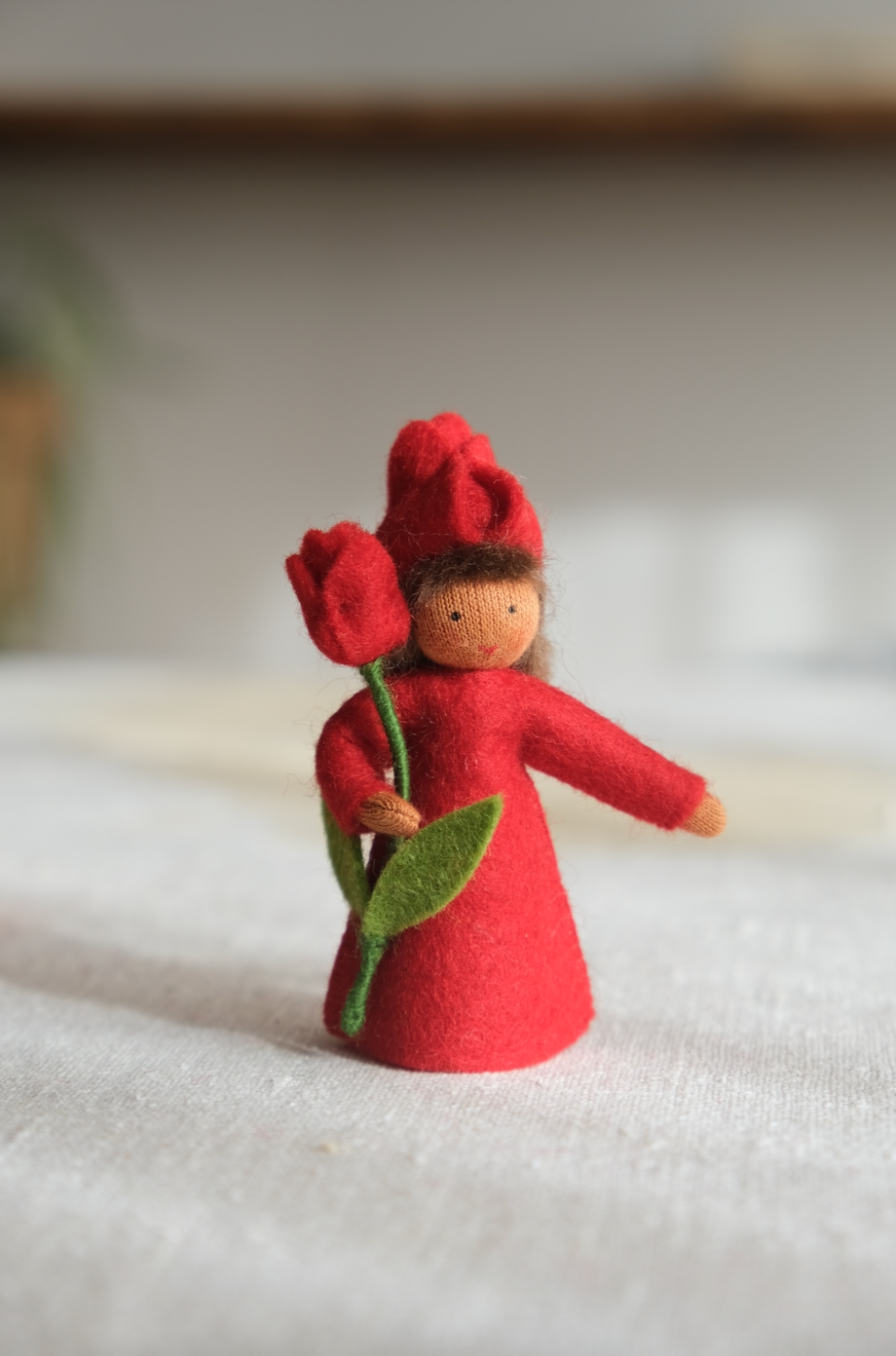 Rød tulipan - ullfigur