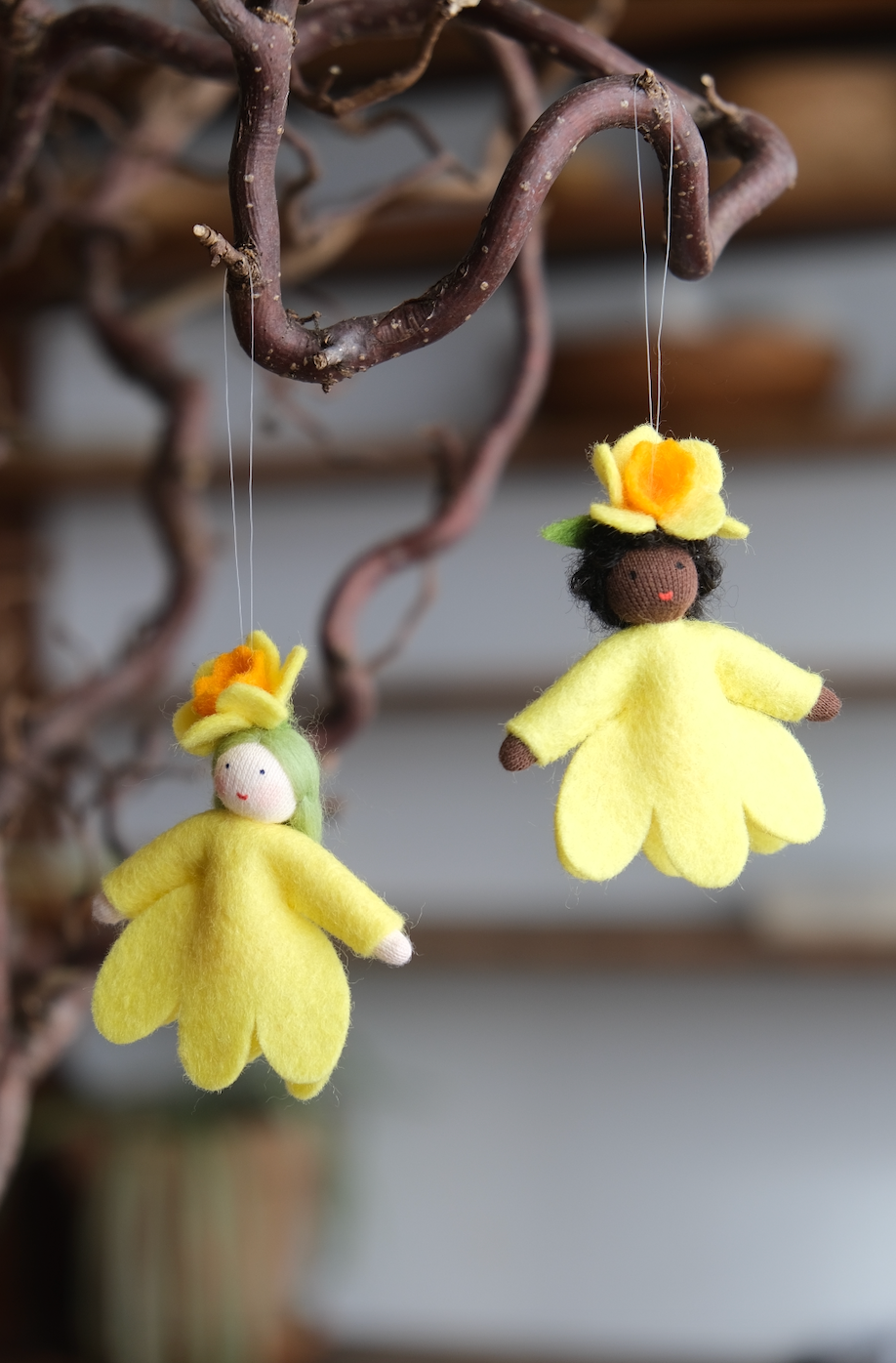 Liten påskelilje - hengeullfigur