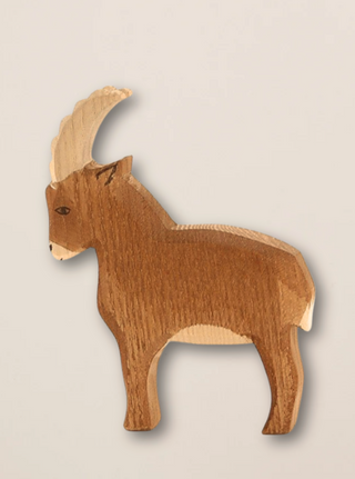 Mountain goat standing - trefigur