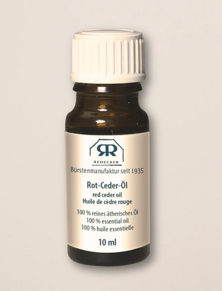 Rød sedertreolje mot møll i klesskapet