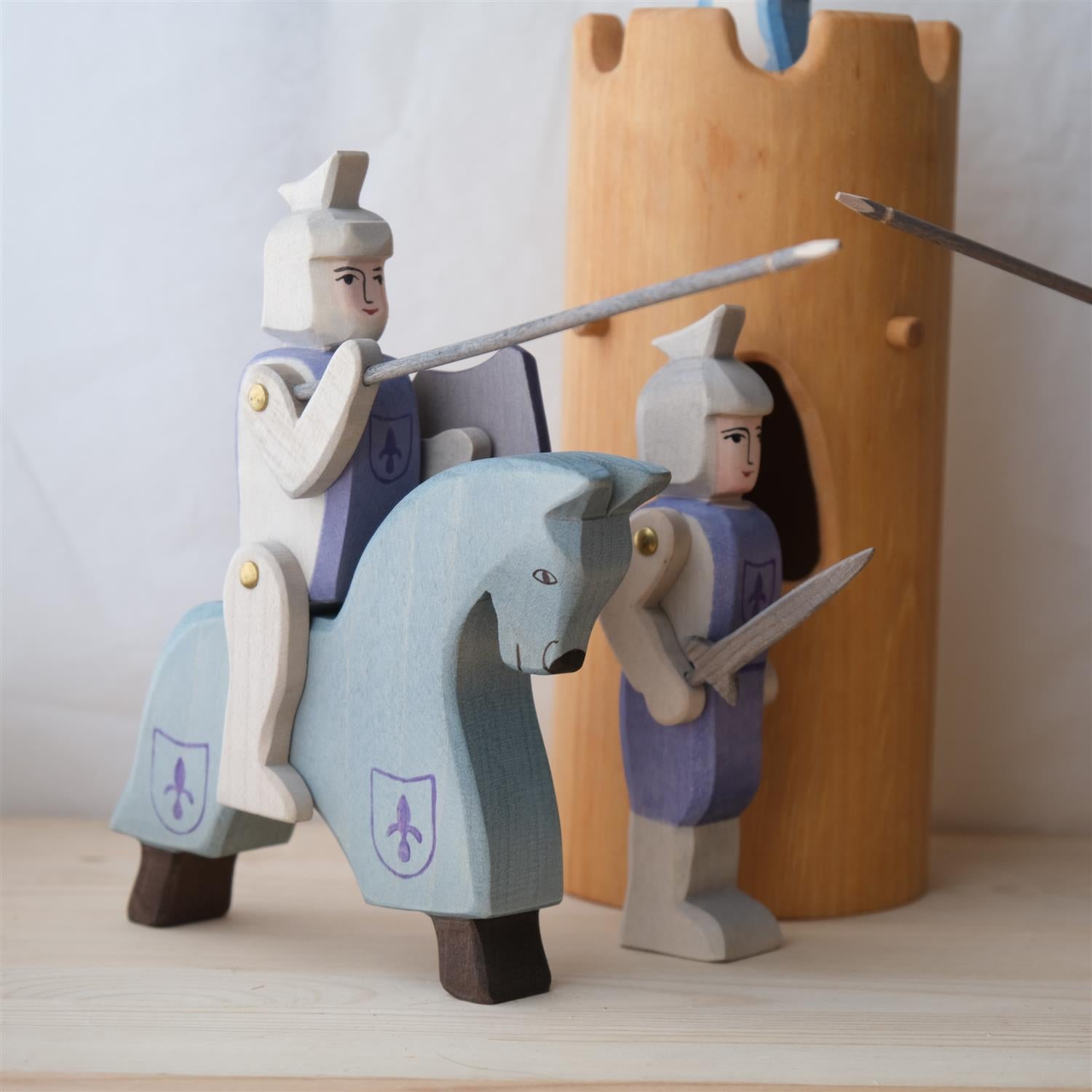Knight standing blue - trefigur