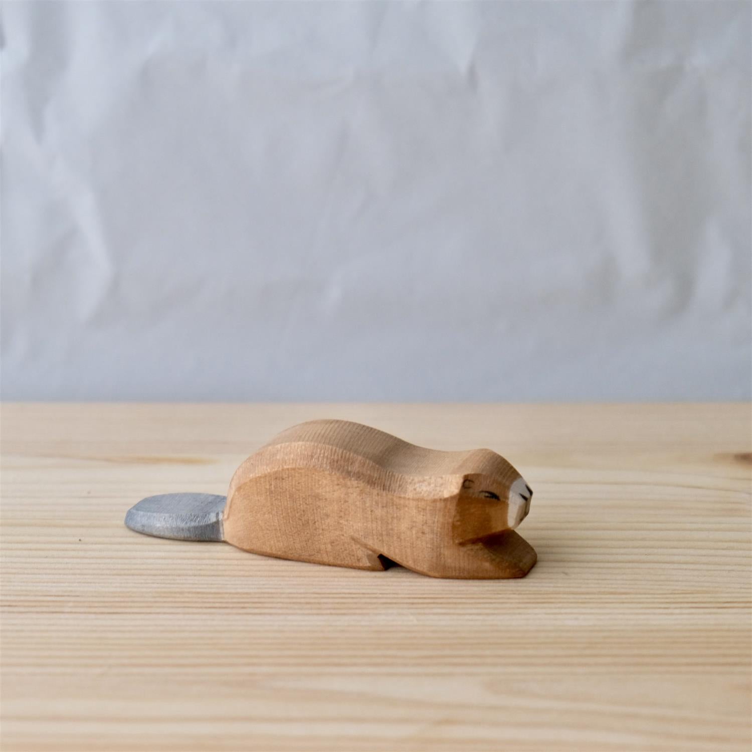 Beaver lying - trefigur