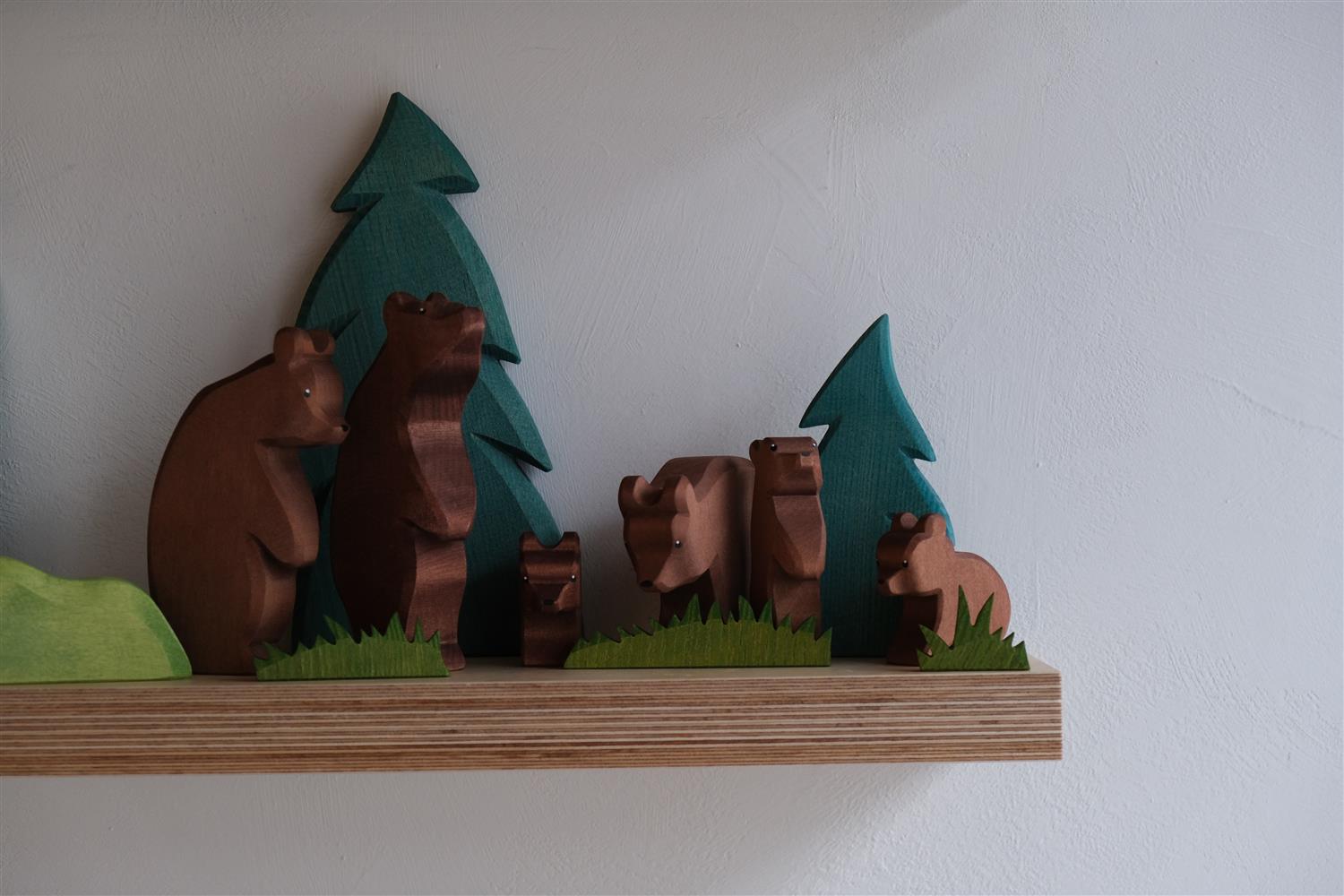 Bear standing head down - trefigur