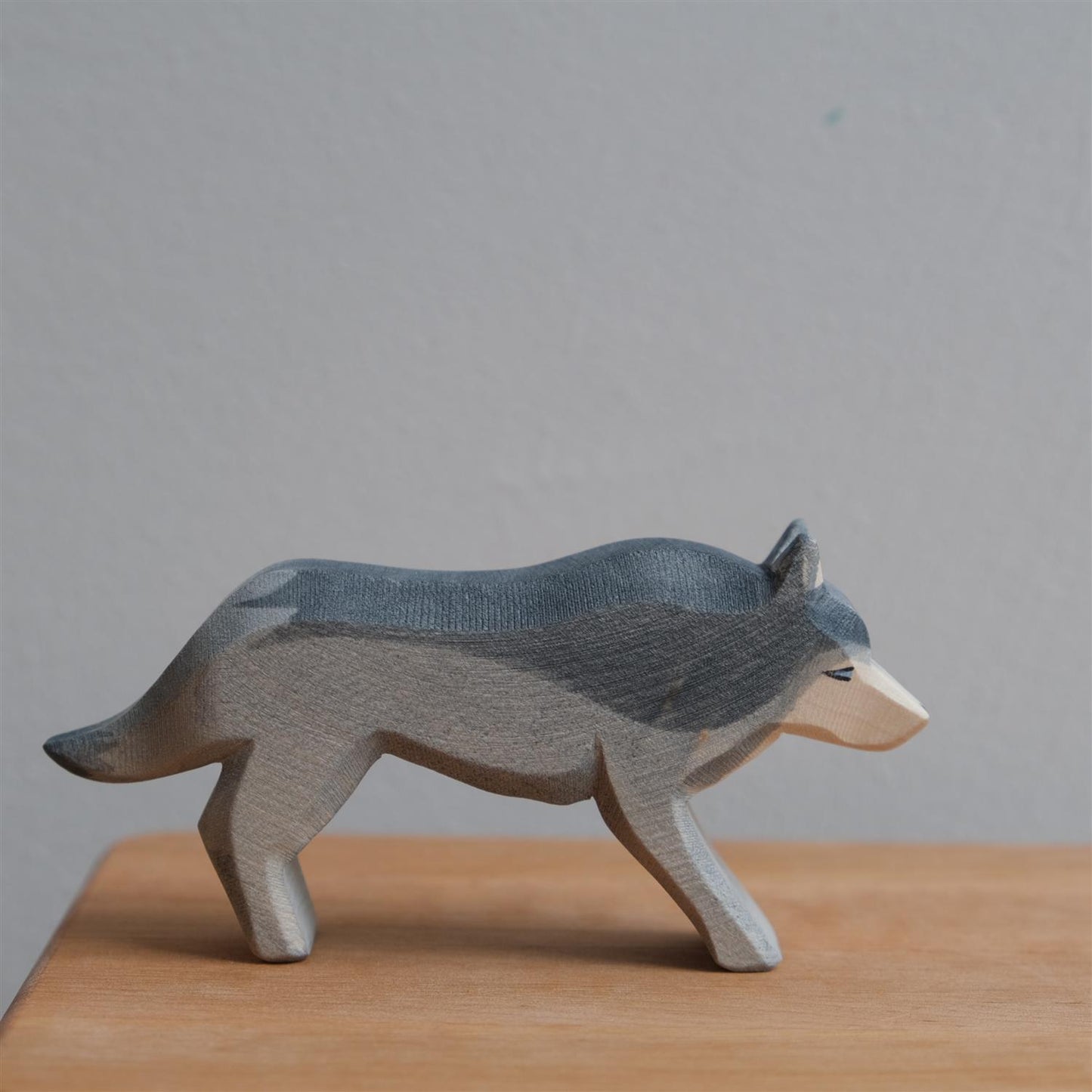 Wolf running - trefigur