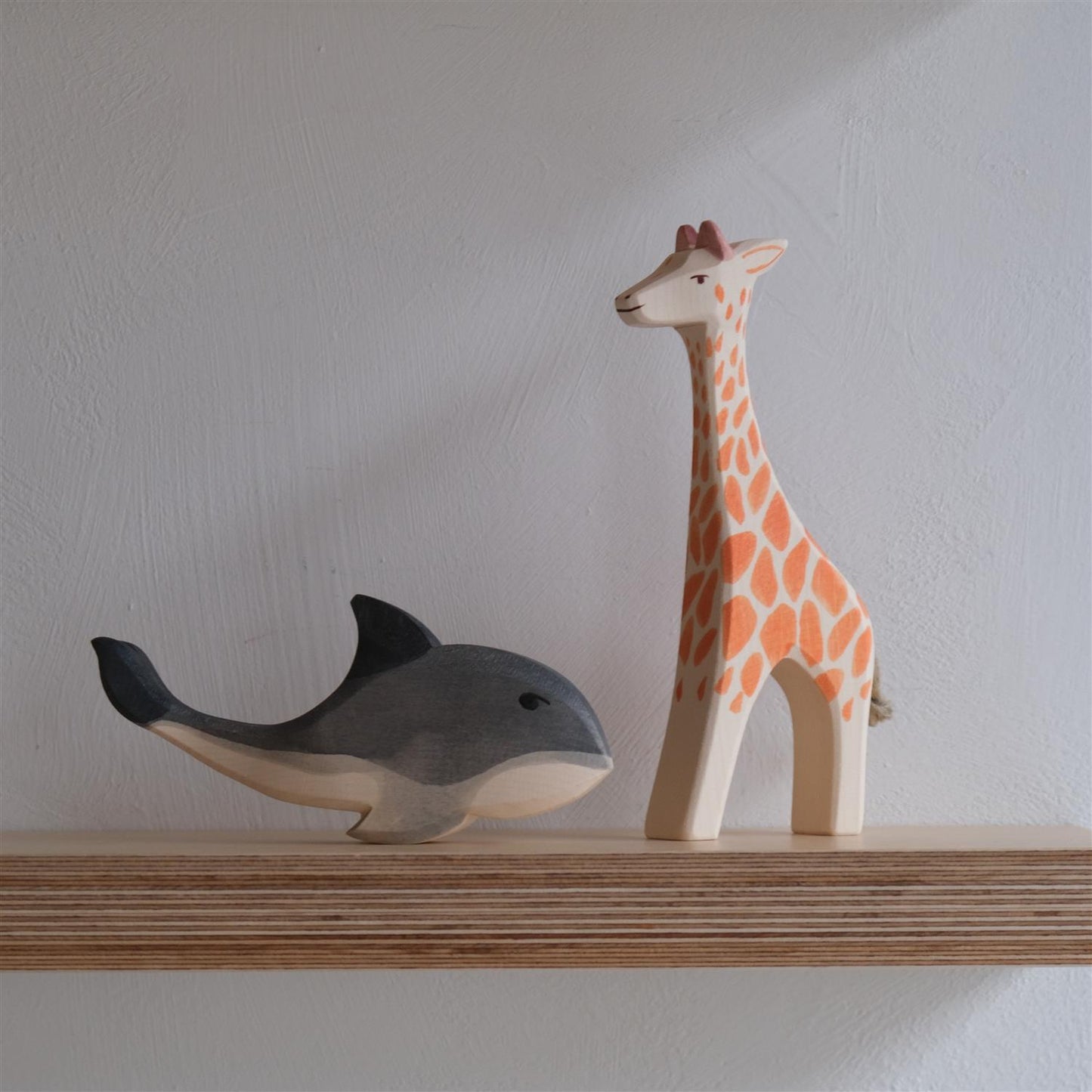 Giraffe standing - trefigur