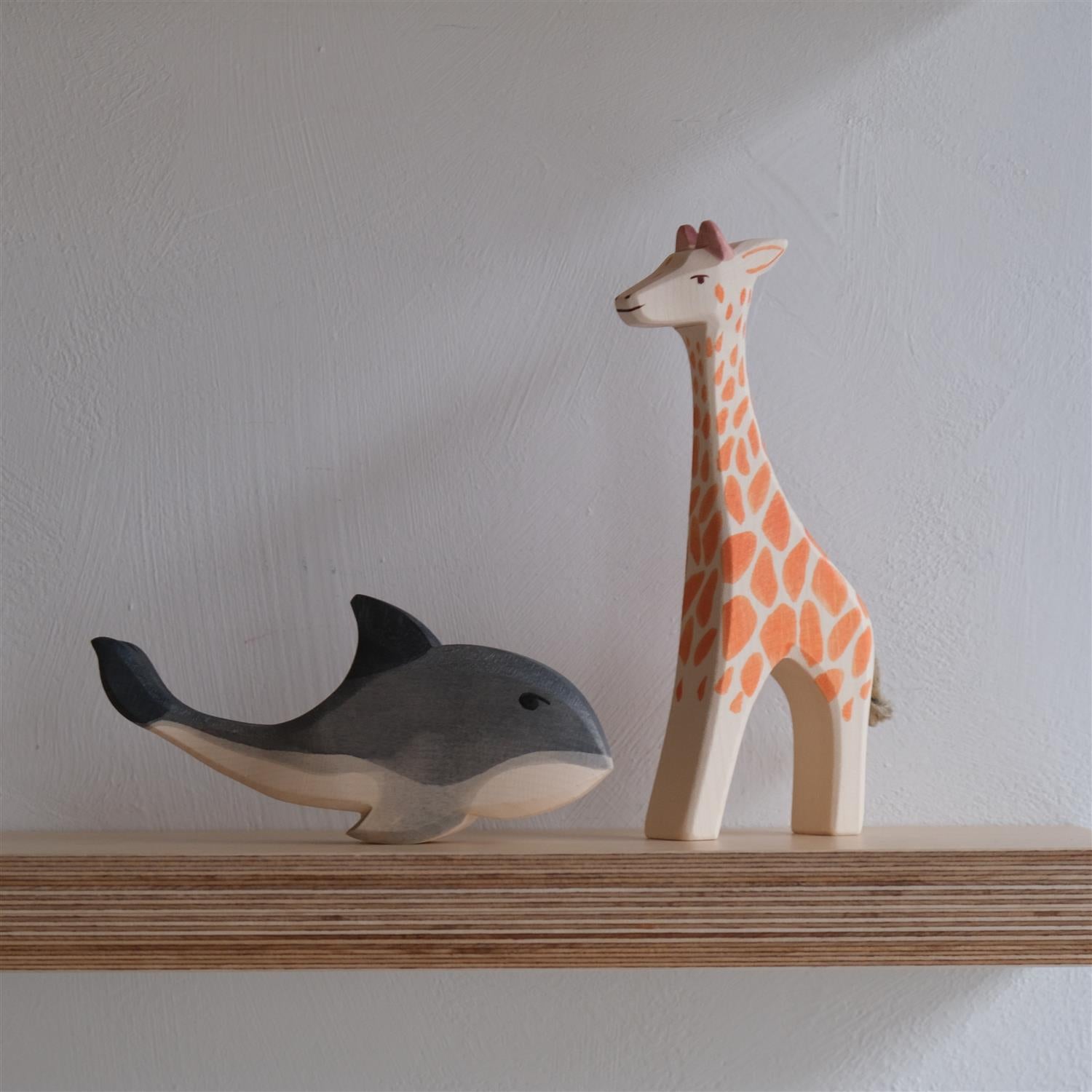 Giraffe standing - trefigur