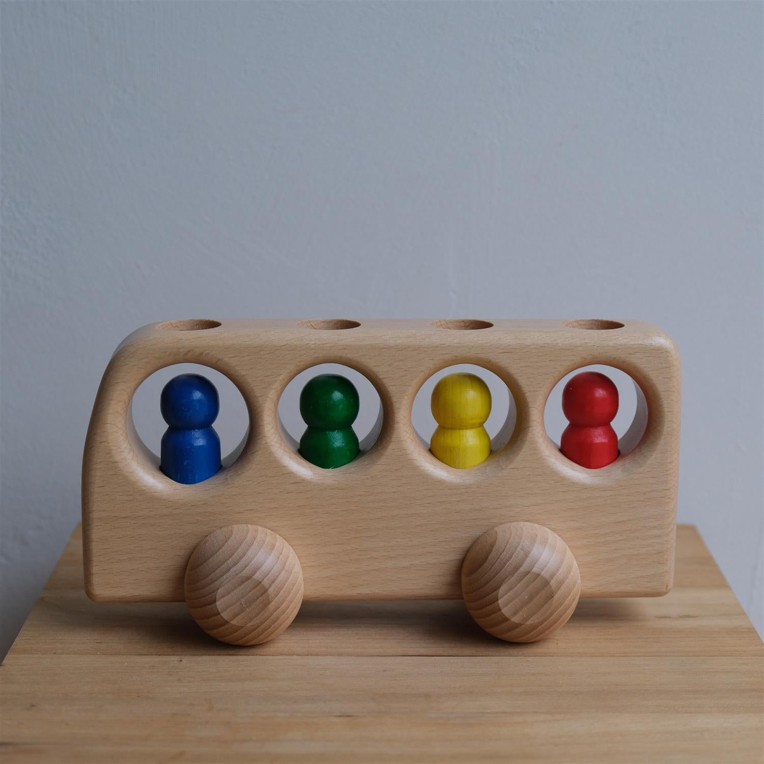 Bus natural with 4 people