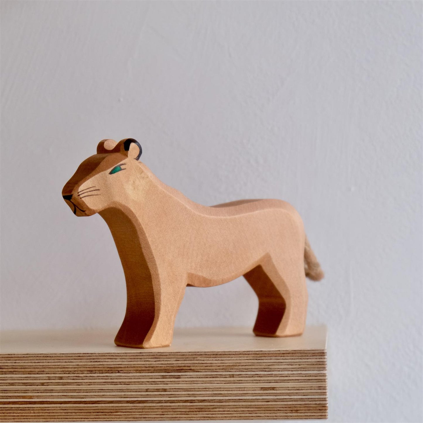 Lion female - trefigur