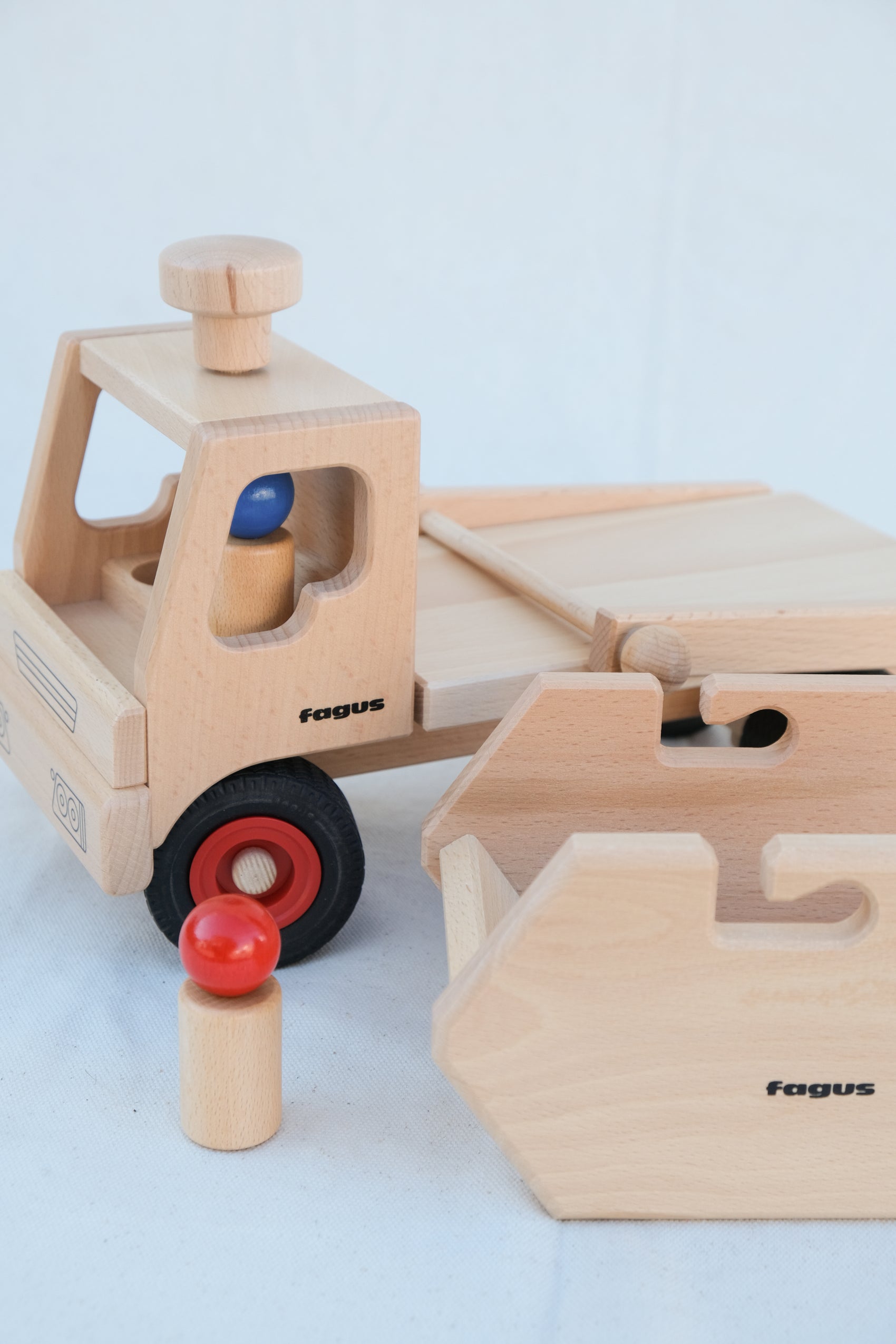 Lastebil med konteiner