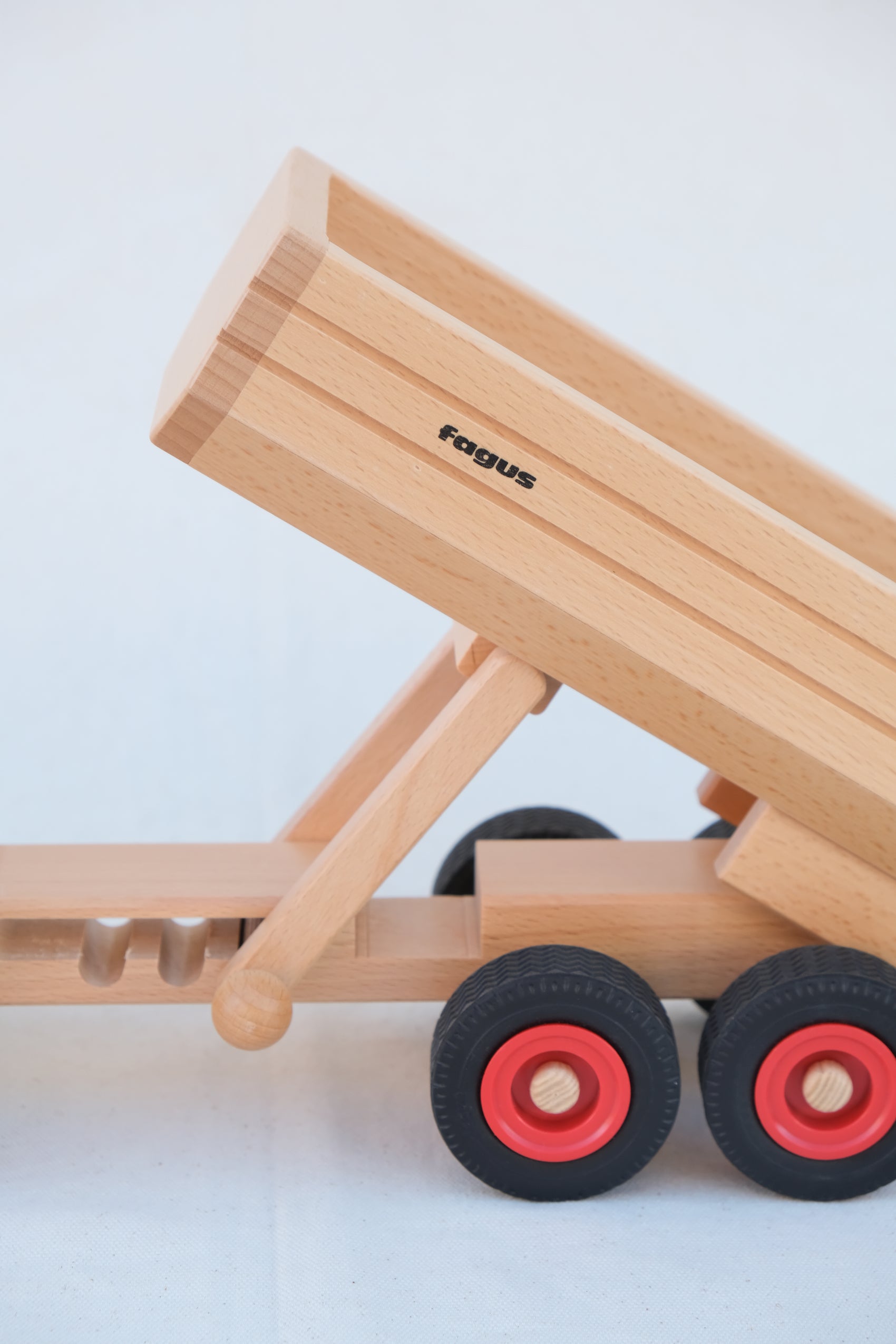 Lastebil med tippefunksjon