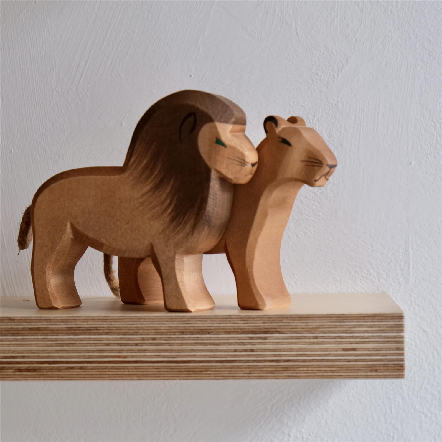 Lion female - trefigur