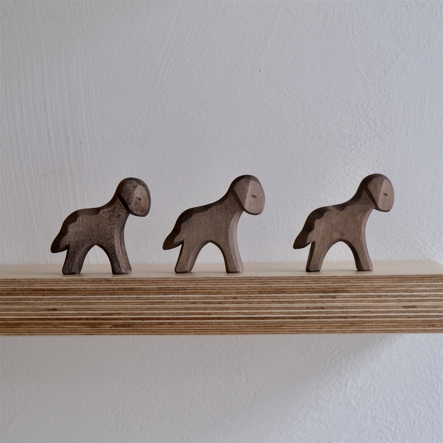 Lamb brown standing - trefigur