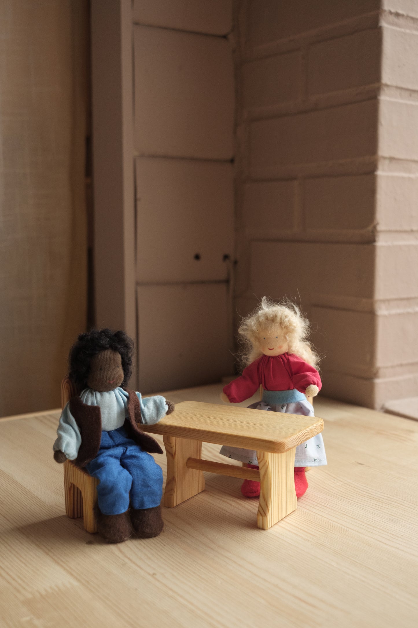 Dukkebord i tre