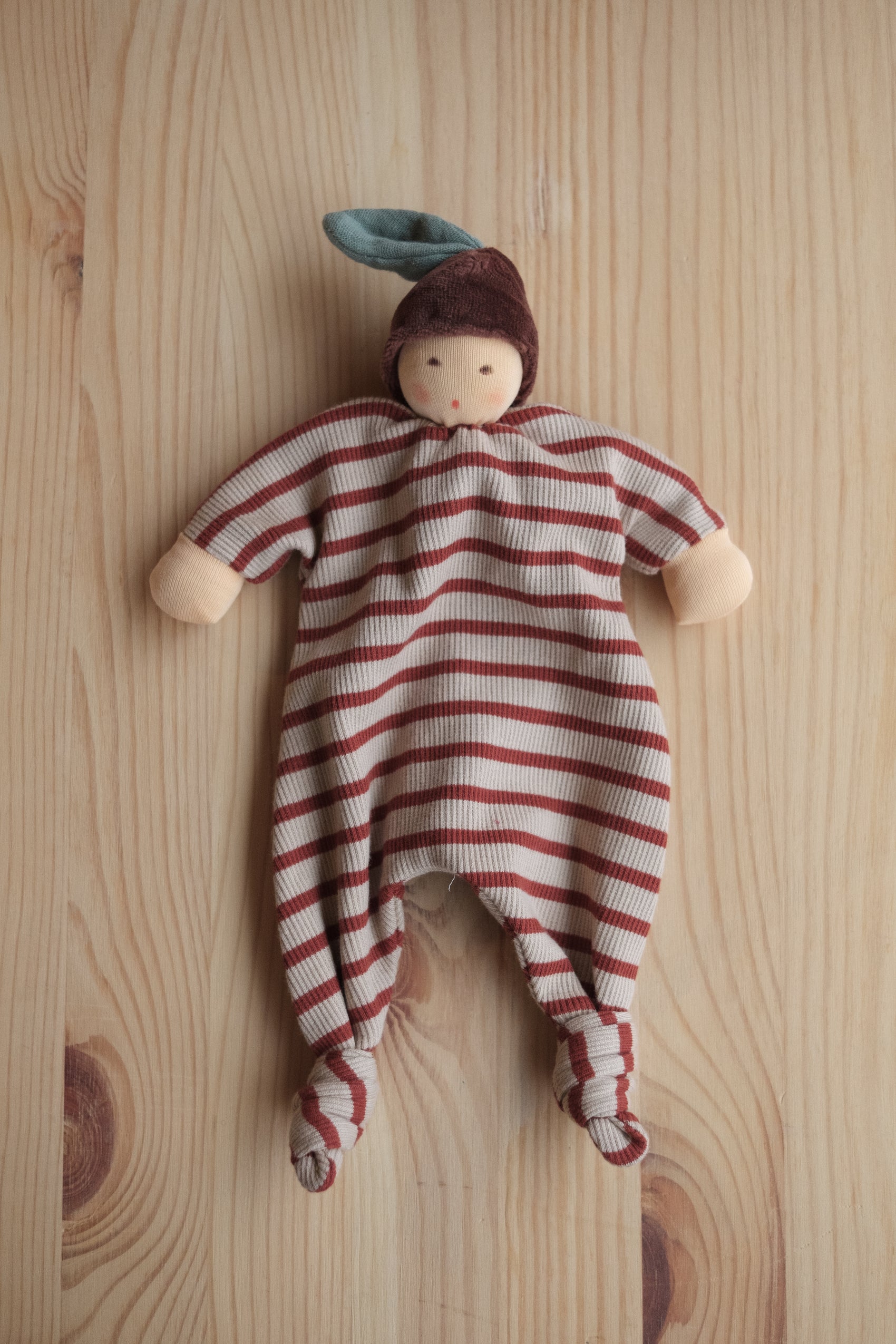 Sovedukke - kastanjebaby - lys beige - 25cm