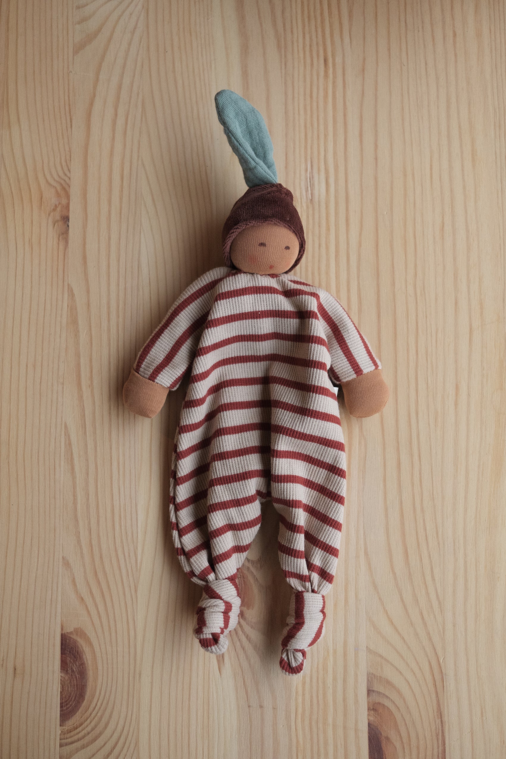 Sovedukke - kastanjebaby - mørk beige - 25cm