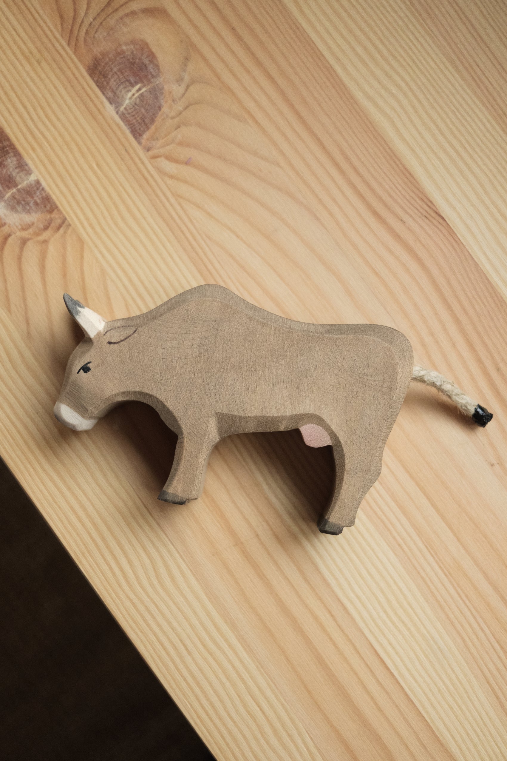 Alp Cow eating - trefigur