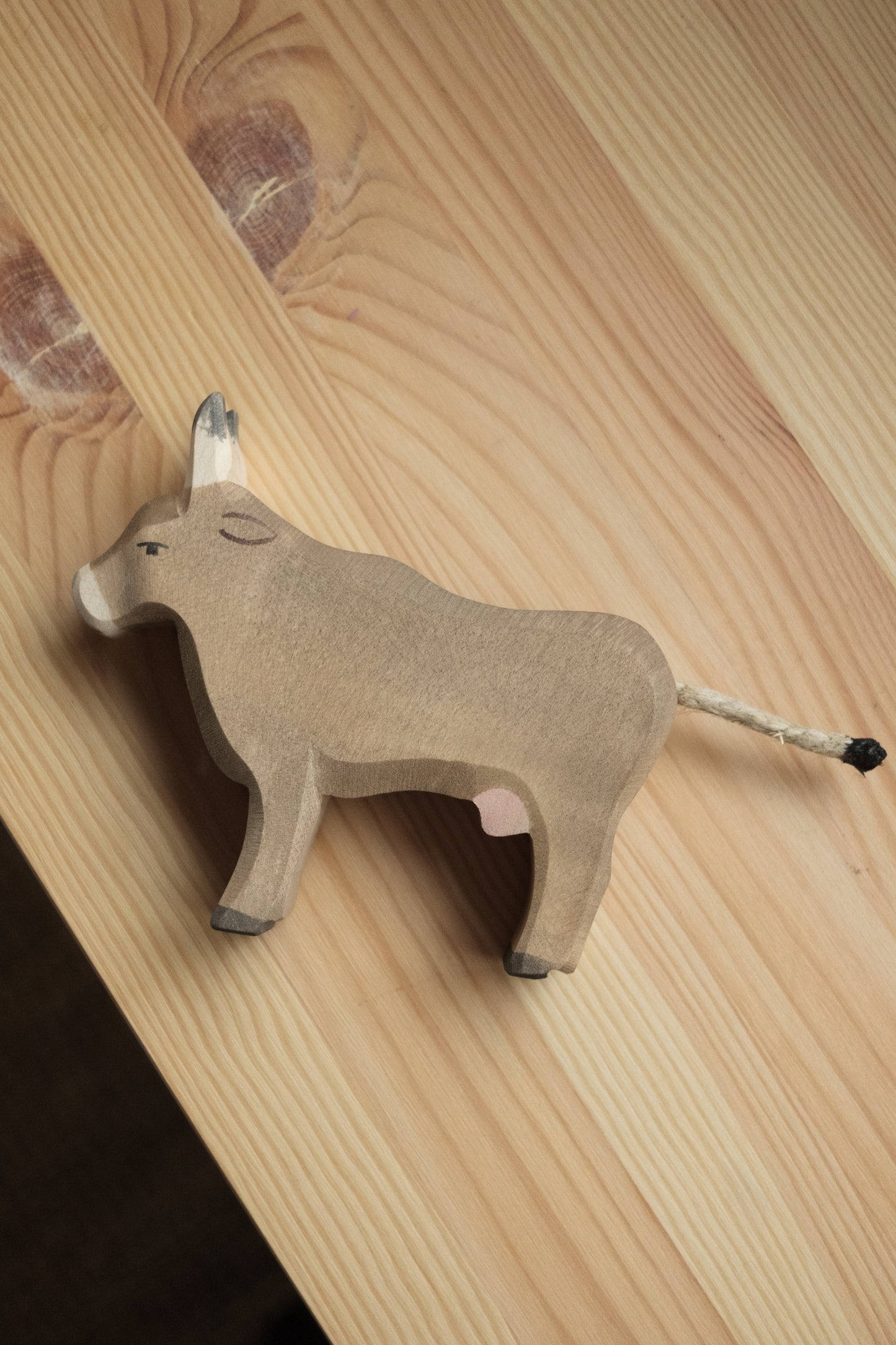 Alp Cow standing - trefigur