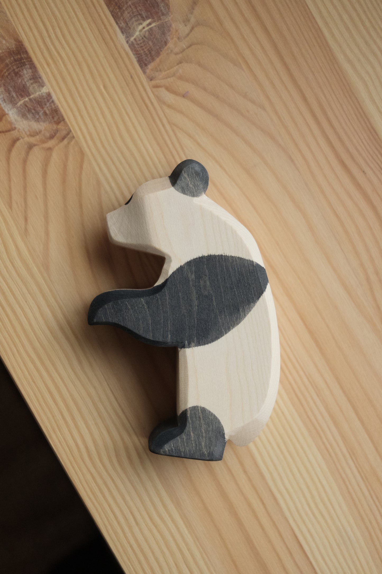 Panda bear standing - trefigur